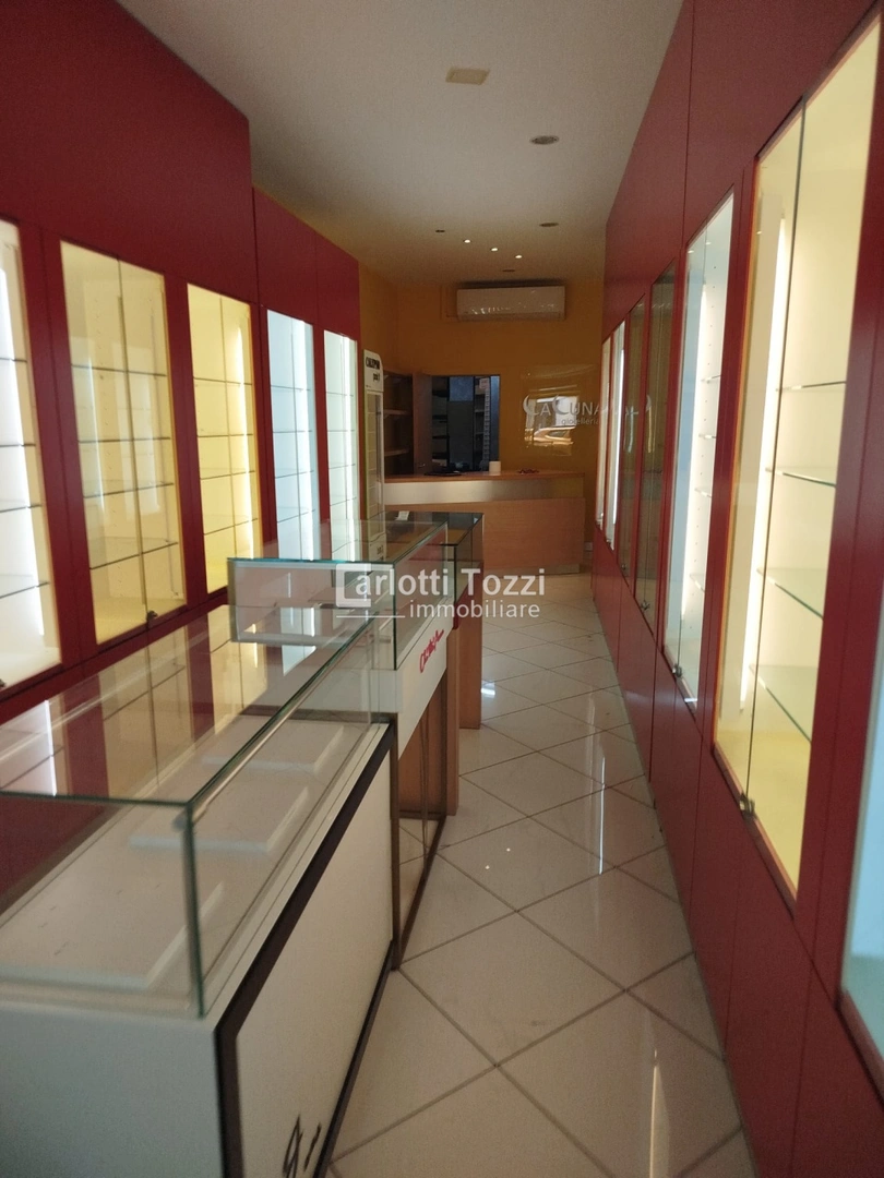 2 - verkoop winkel grosseto tuscany italië