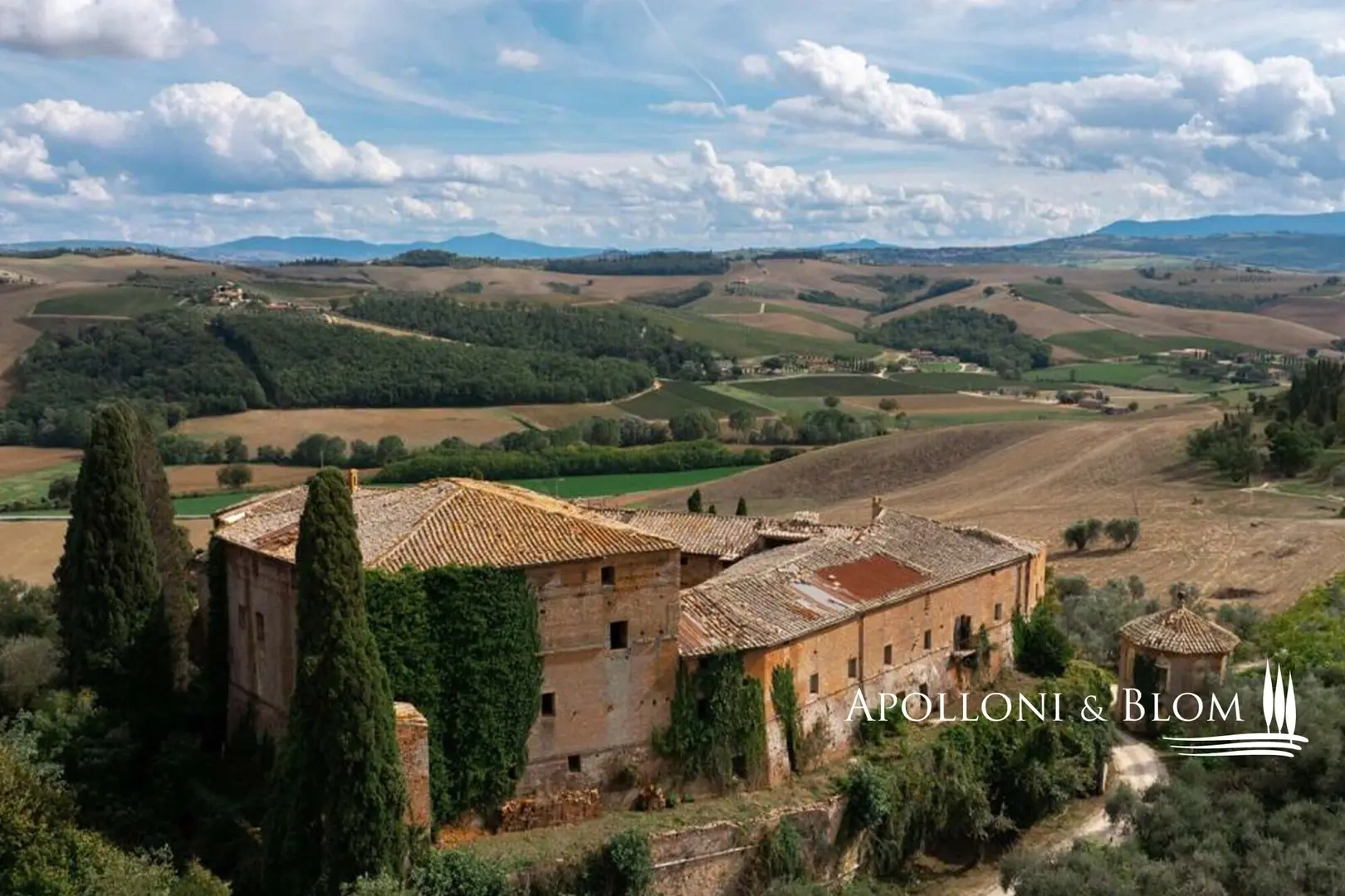 2 - vendita castello montalcino toscana italia