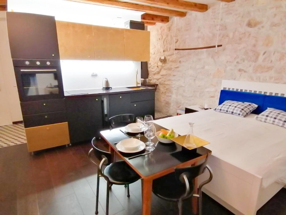 2 - verkoop appartement aan het water rovinj istria kroatië