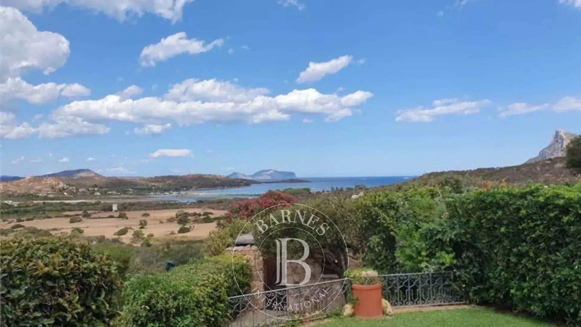 1 - vente maison vue mer loiri porto san paolo sardaigne italie