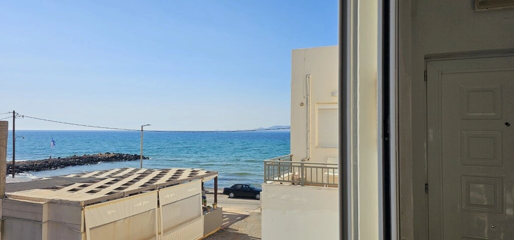 1 - vente appartement pieds dans l'eau goúrnes crète grèce