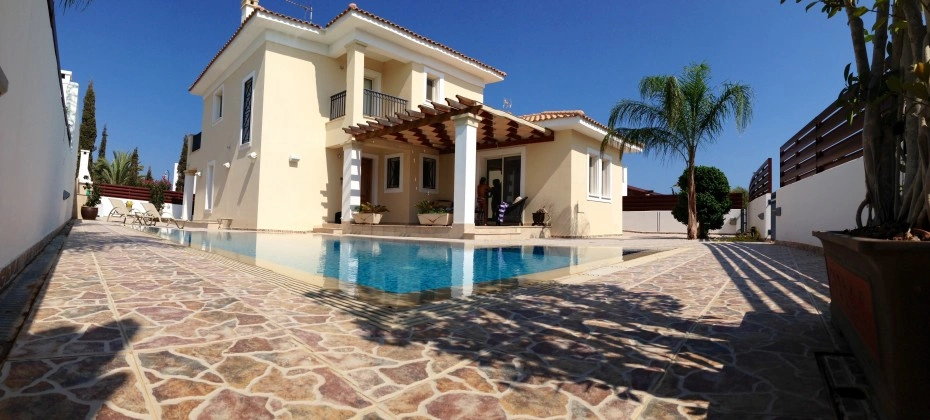 1 - vente villa plage à pied larnaca larnaca chypre