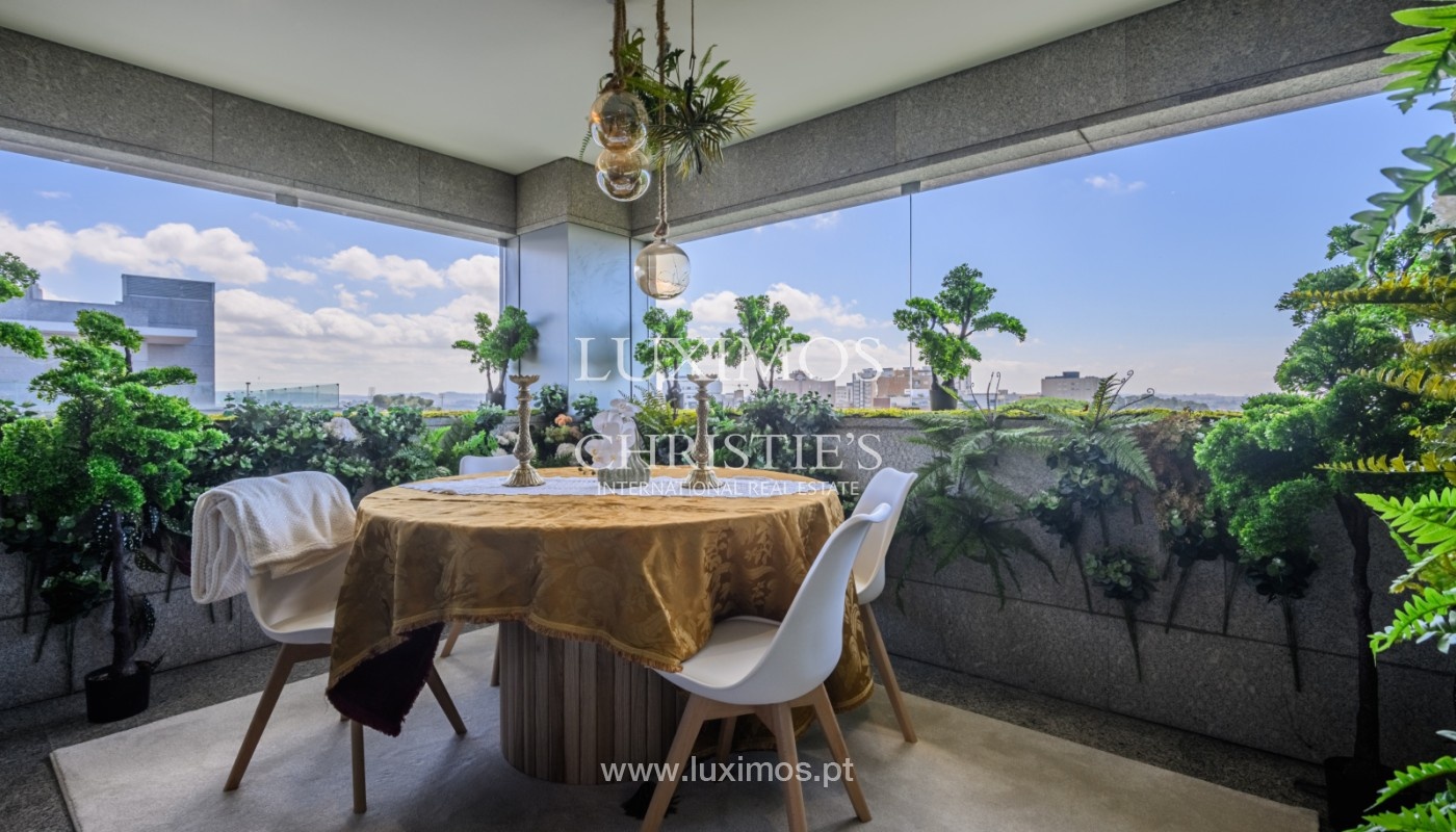 4 bedroom apartment with swimming pool