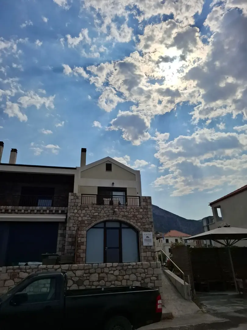 2 - vente maison pieds dans l'eau monemvasía péloponnèse grèce