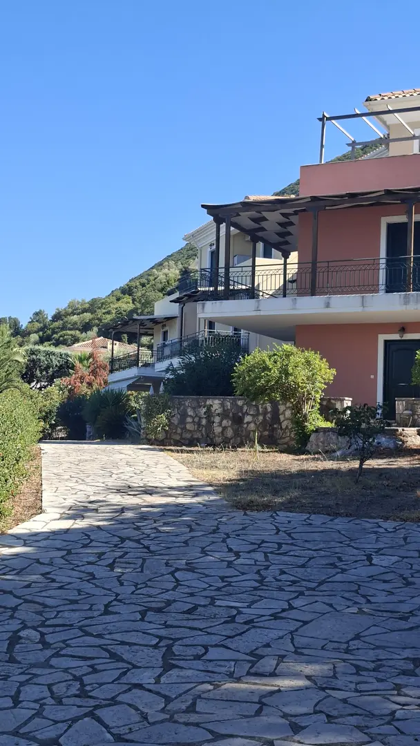 2 - vendita casa vista mare nikiána isole ioniche grecia