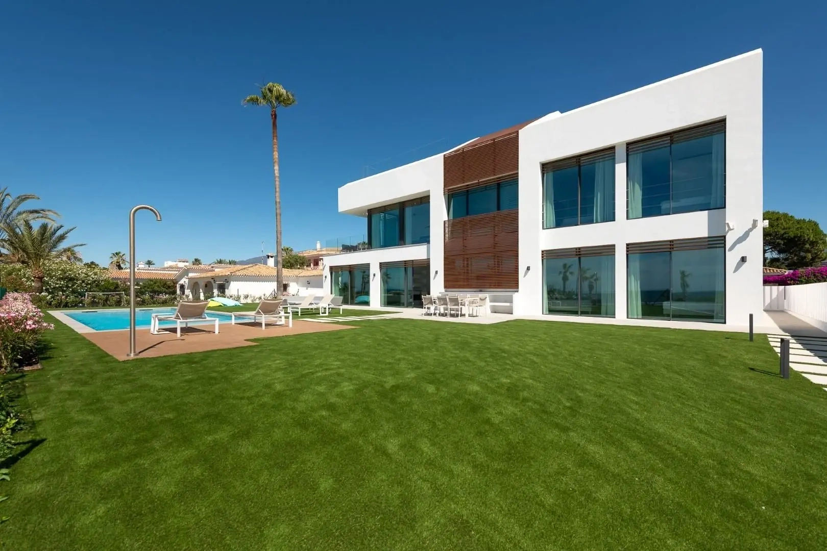 2 - vente villa pieds dans l'eau cancelada - costa del sol andalousie espagne