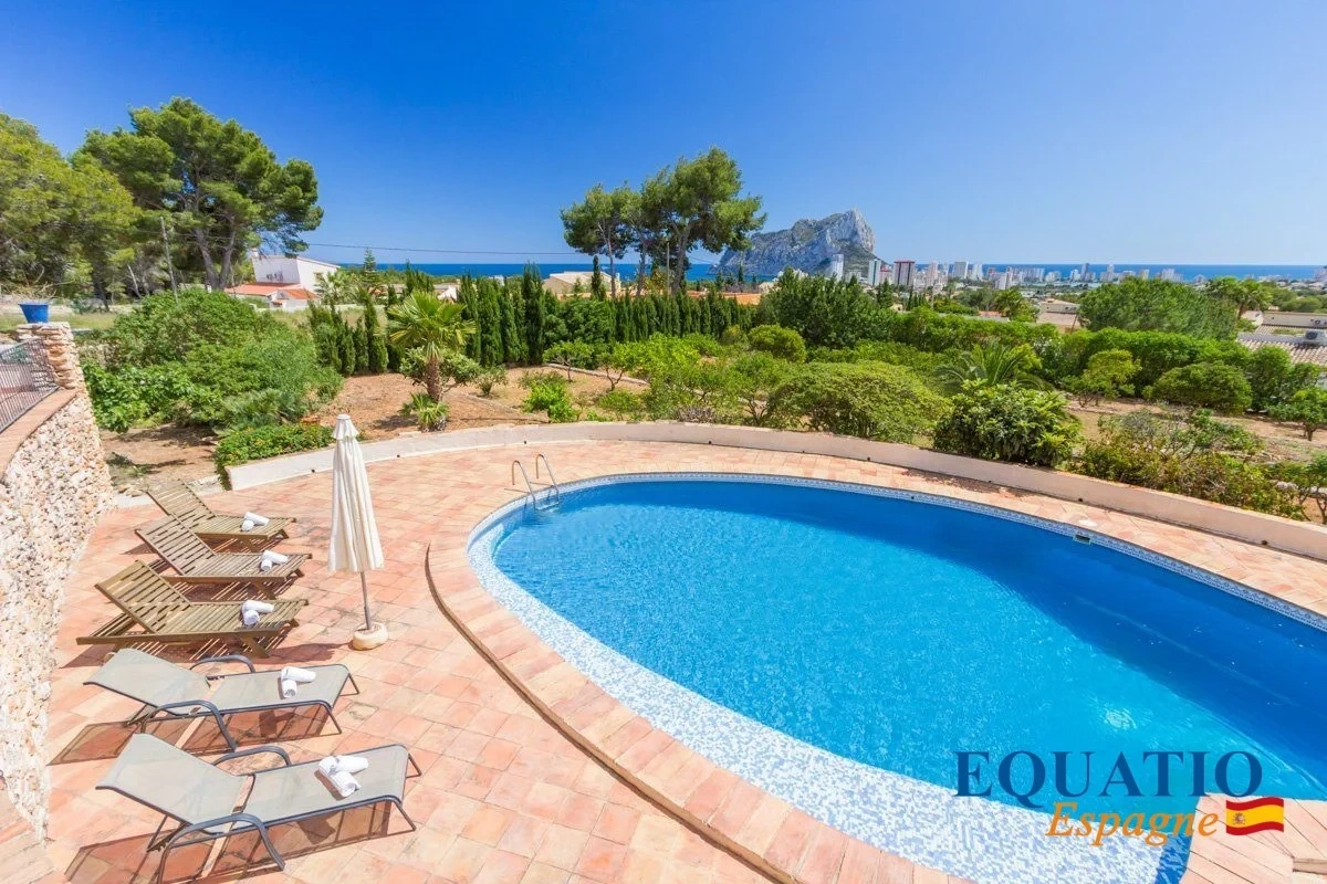 Casa vista al mar con piscina