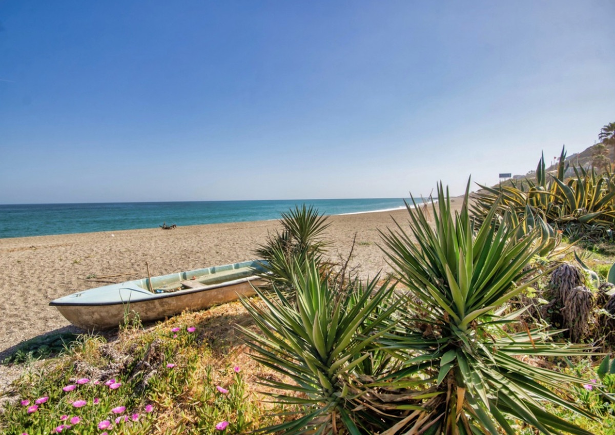 2 - venta apartamento vista al mar la duquesa andalucía españa