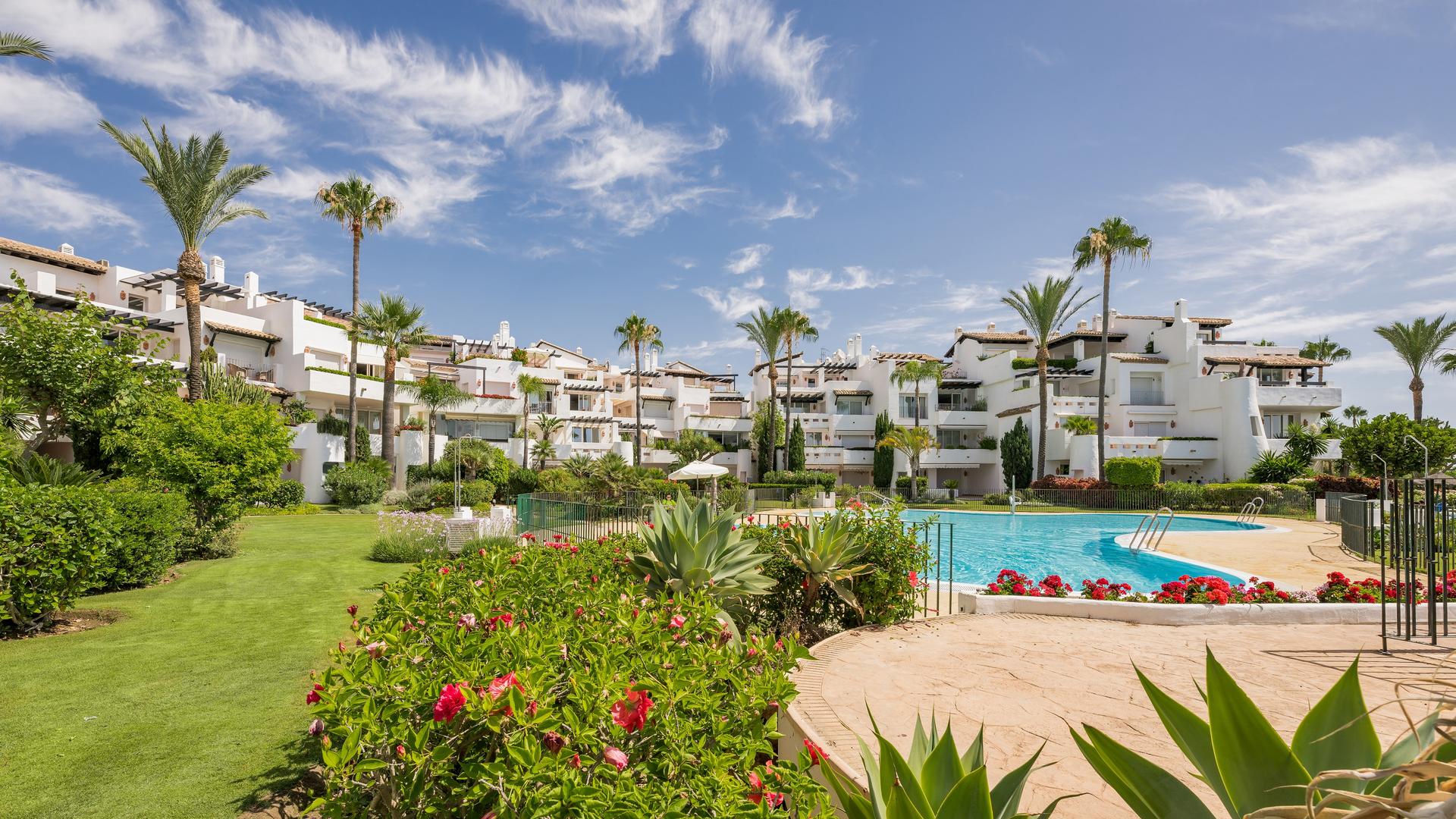 2 - verkauf wohnung direkt am wasser estepona - costa del sol andalusien spanien