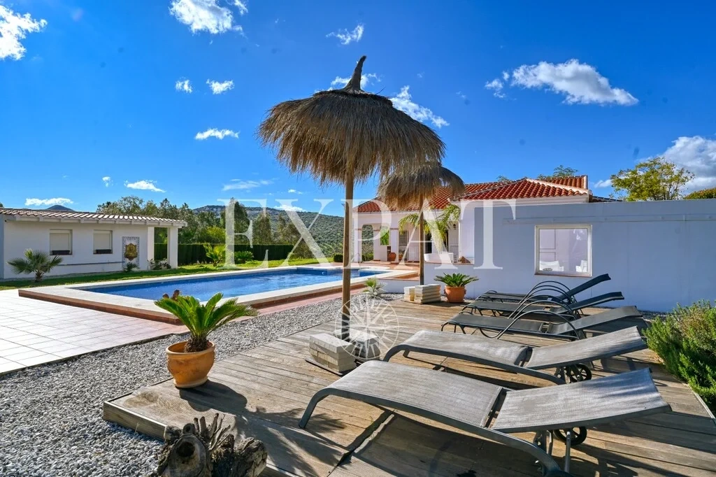 2 - house for sale in viñuela andalusia spain