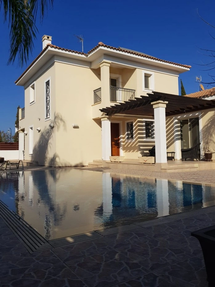 2 - vente villa plage à pied larnaca larnaca chypre