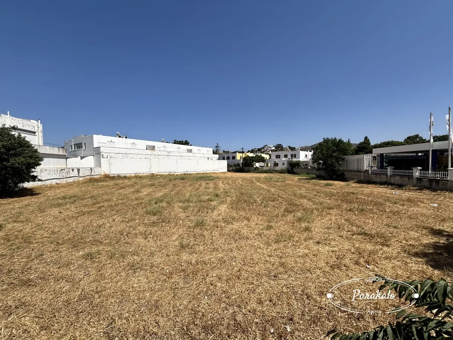 Terrain de 2 380 m²