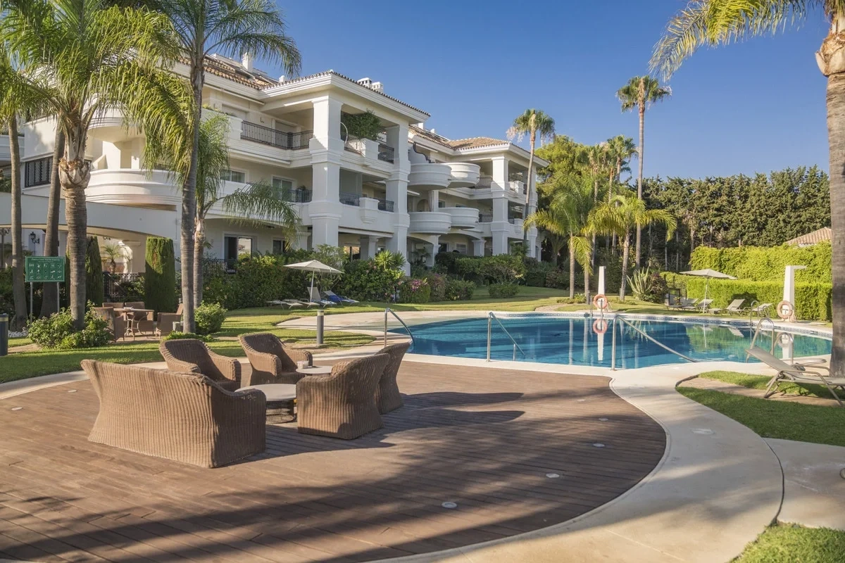 3 bedroom apartment with swimming pool