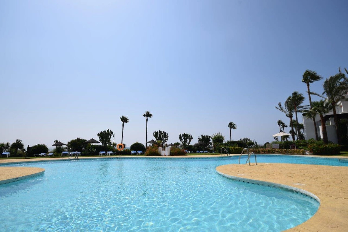 2 - venta apartamento a pie de playa estepona - costa del sol andalucía españa