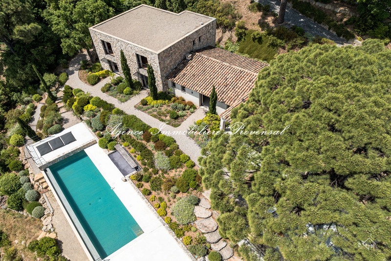 5 bedroom sea view house with swimming pool