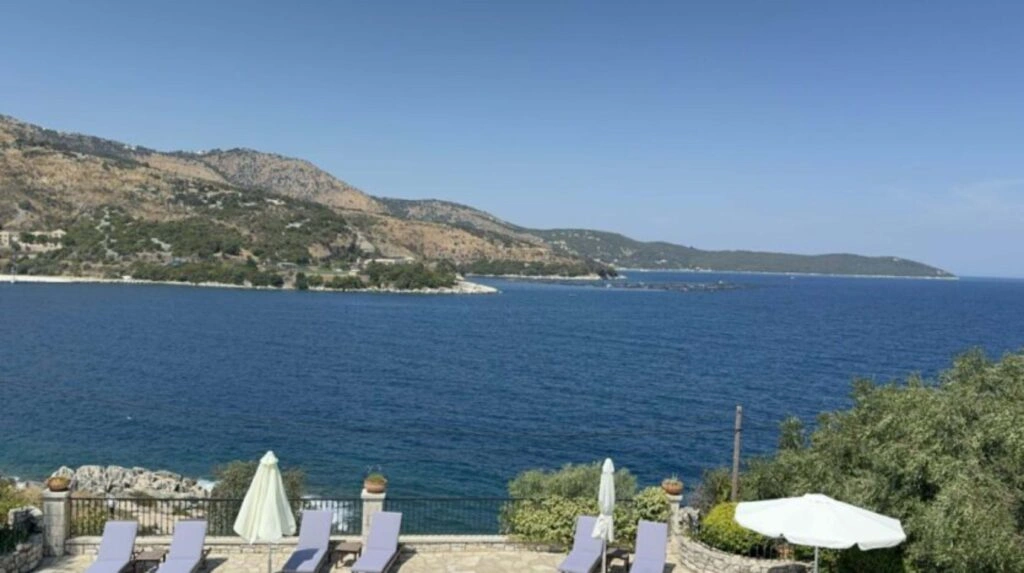 2 - vente propriété pieds dans l'eau kassiópi îles ioniennes grèce
