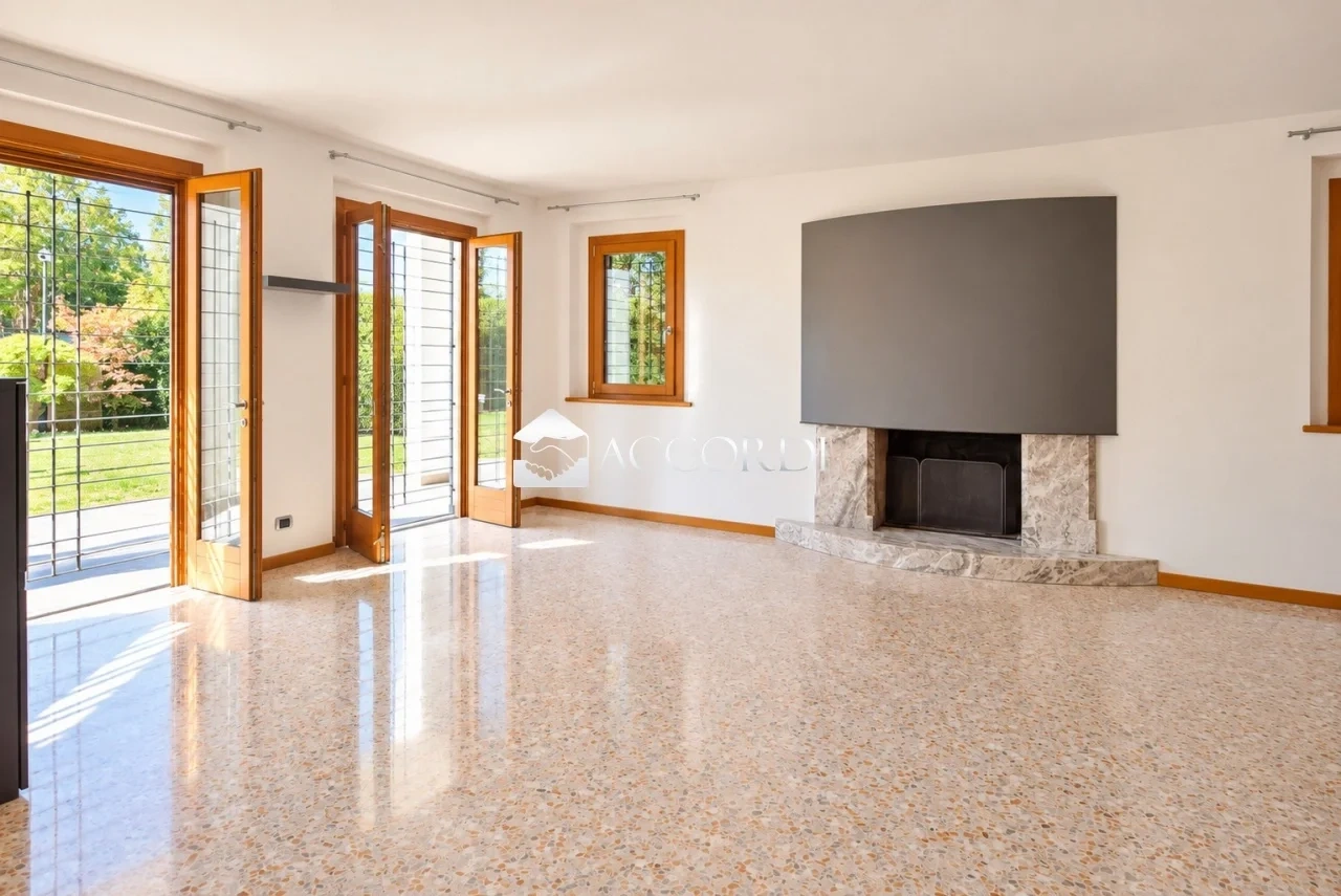 2 - verkoop villa montebelluna veneto italië