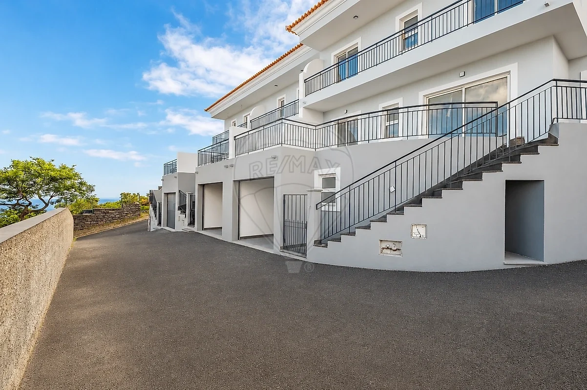 2 - sea view house for sale in santa cruz madeira portugal