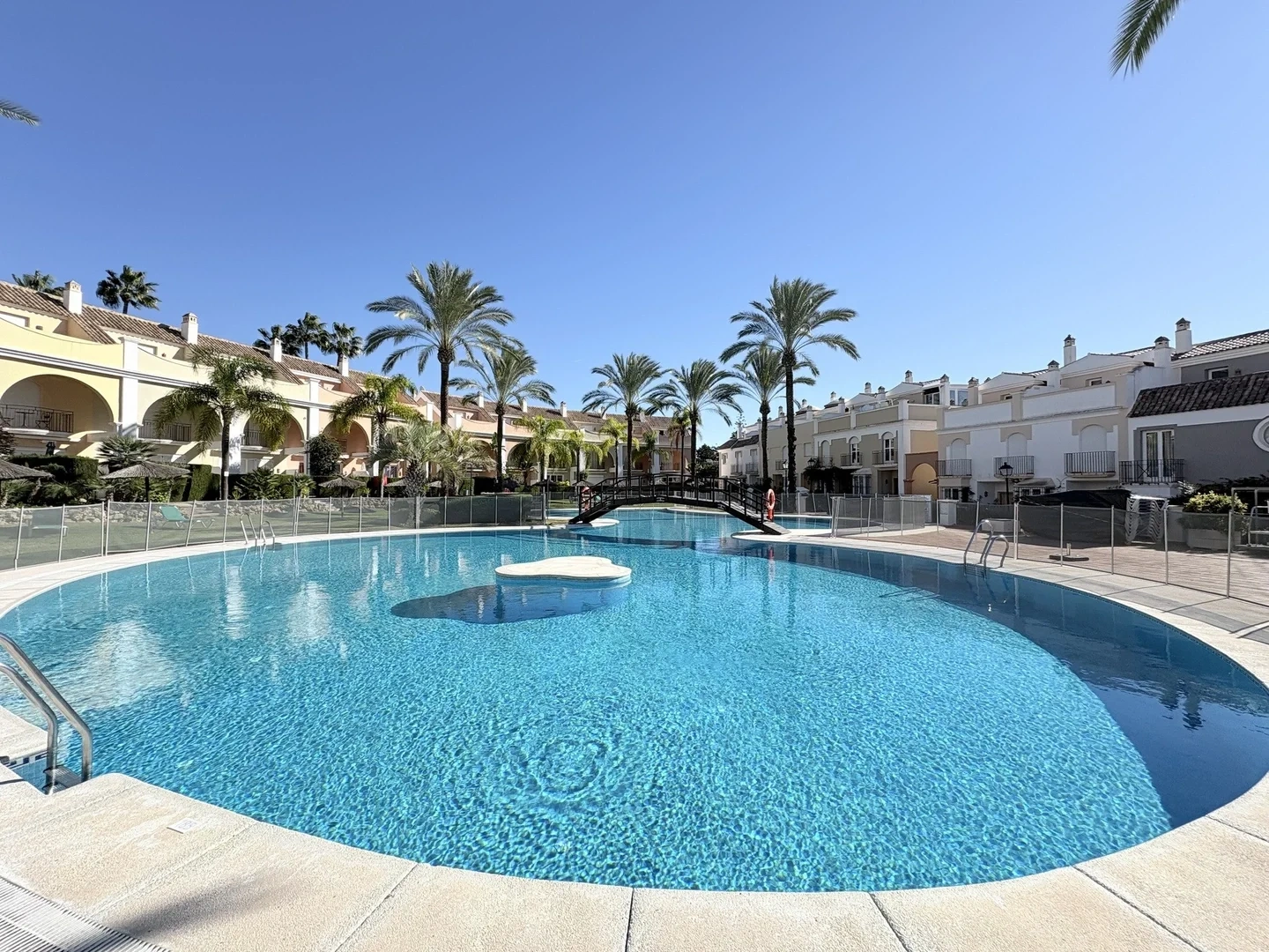 1 - vente maison pieds dans l'eau marbella - costa del sol andalousie espagne