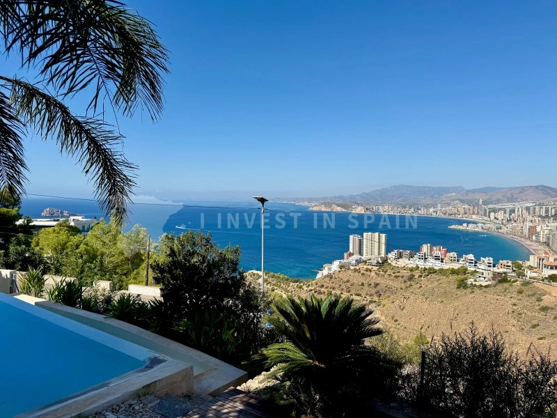 Casa vista al mar con piscina