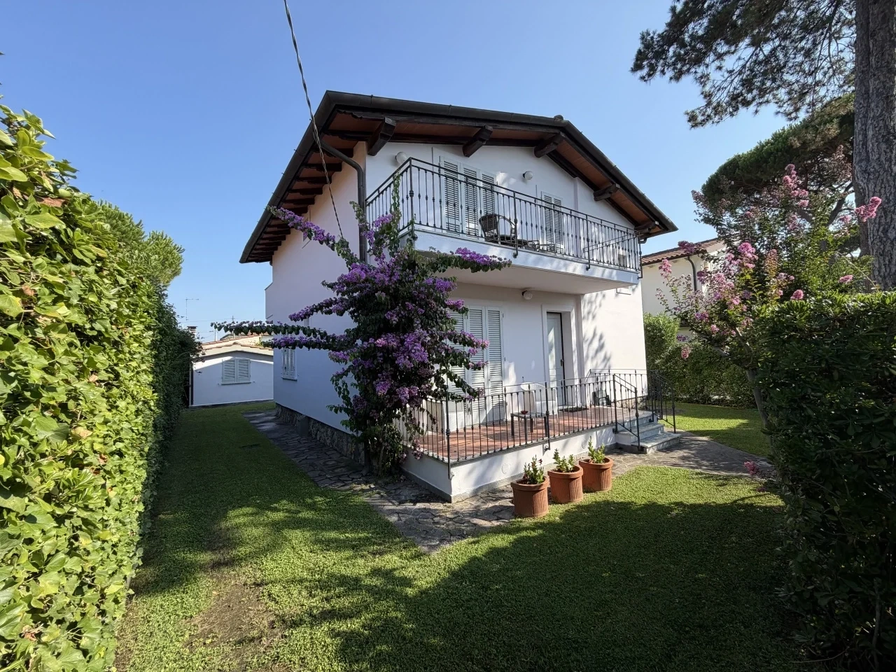 1 - villa for sale in pietrasanta tuscany italy