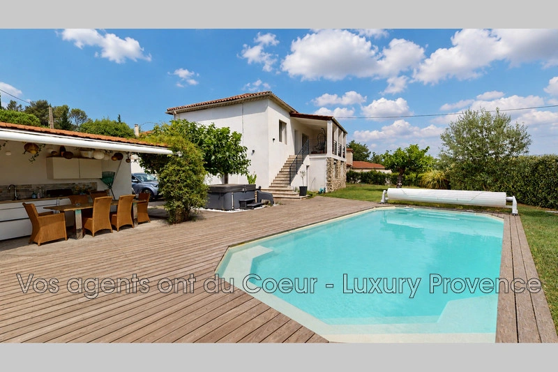 2 - venta casa gréasque bocas del ródano francia