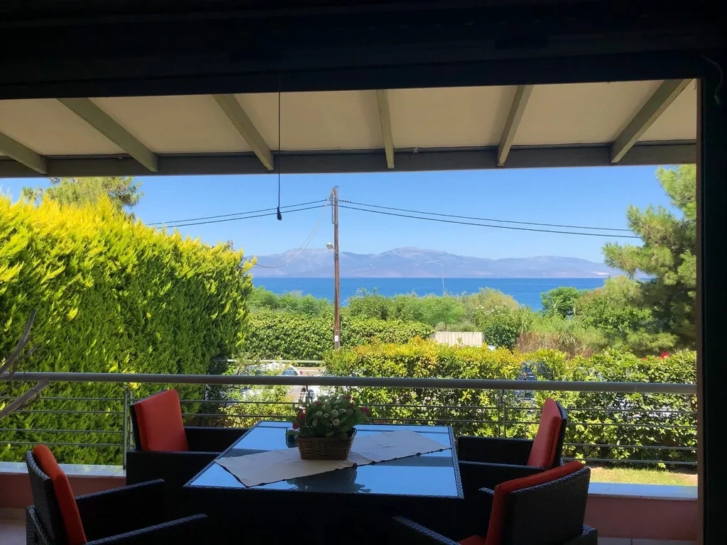 2 - vente appartement pieds dans l'eau melíssi péloponnèse grèce