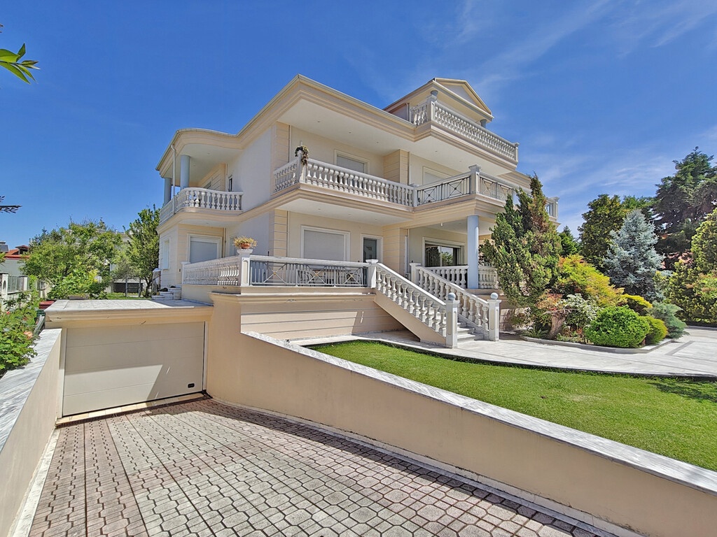 Casa com 8 quartos