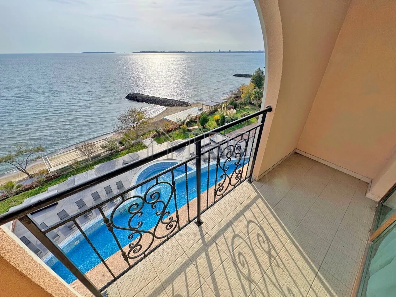1 - verkauf wohnung direkt am wasser sveti vlas burgas bulgarien