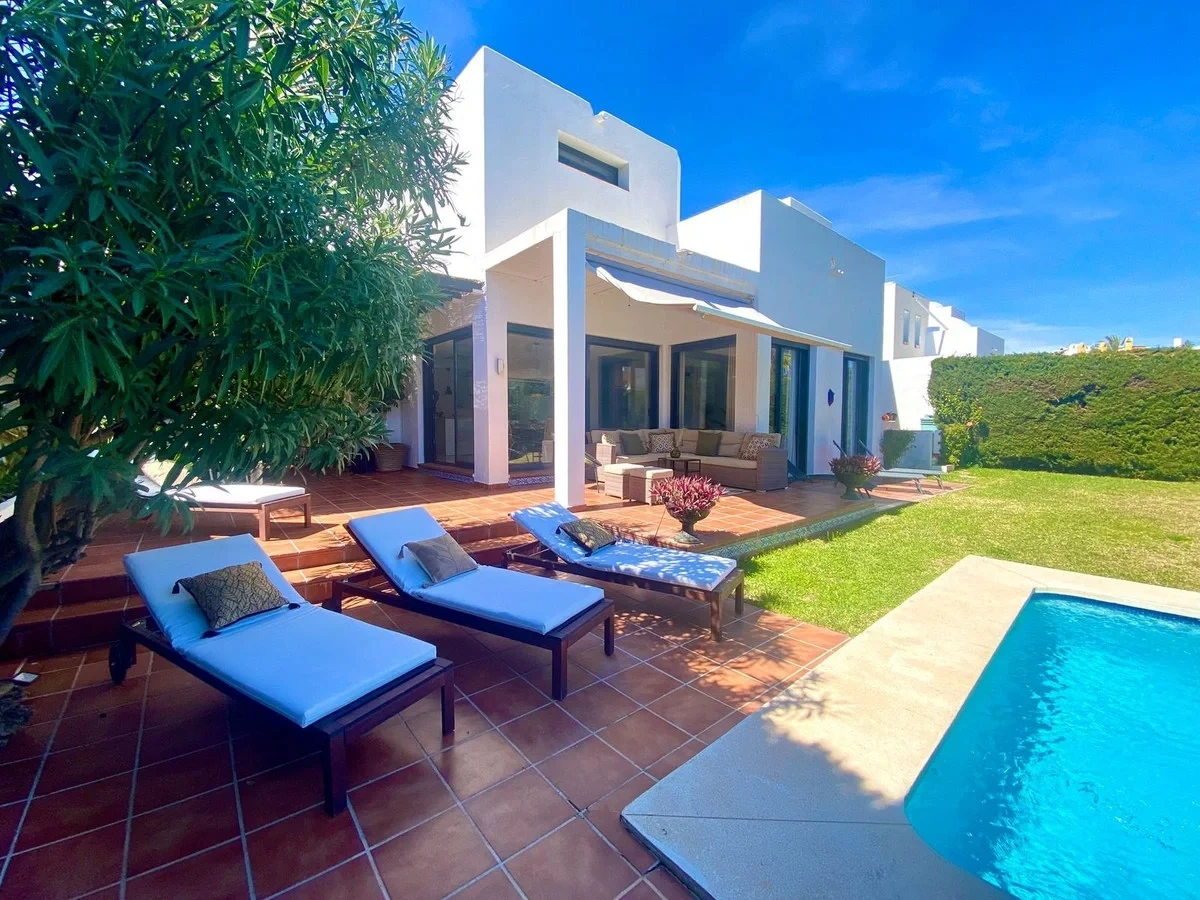 1 - verkoop huis strand to voet nueva andalucia andalusië spanje