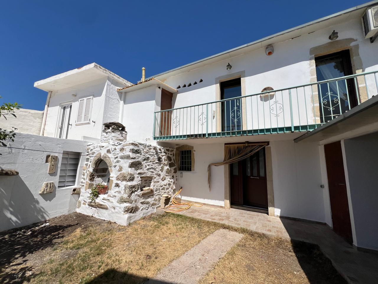 2 bedroom house with terrace