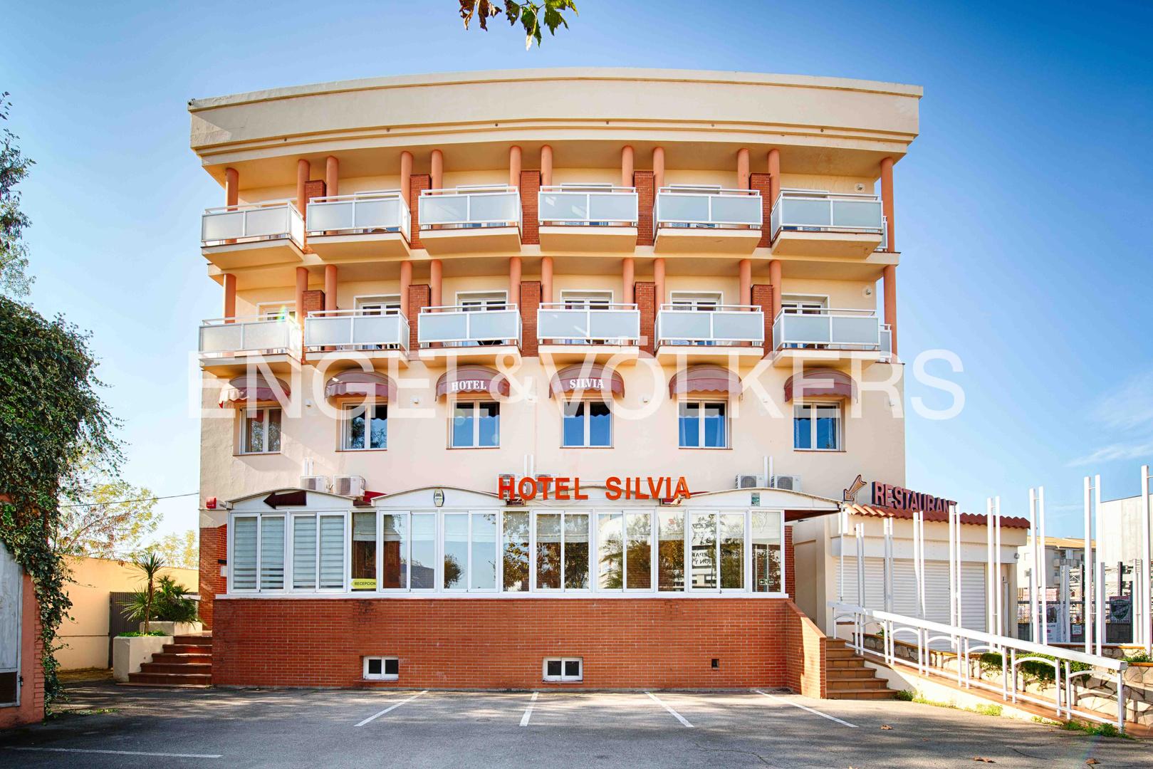 1 - продажа здание empuriabrava - costa brava каталония испания