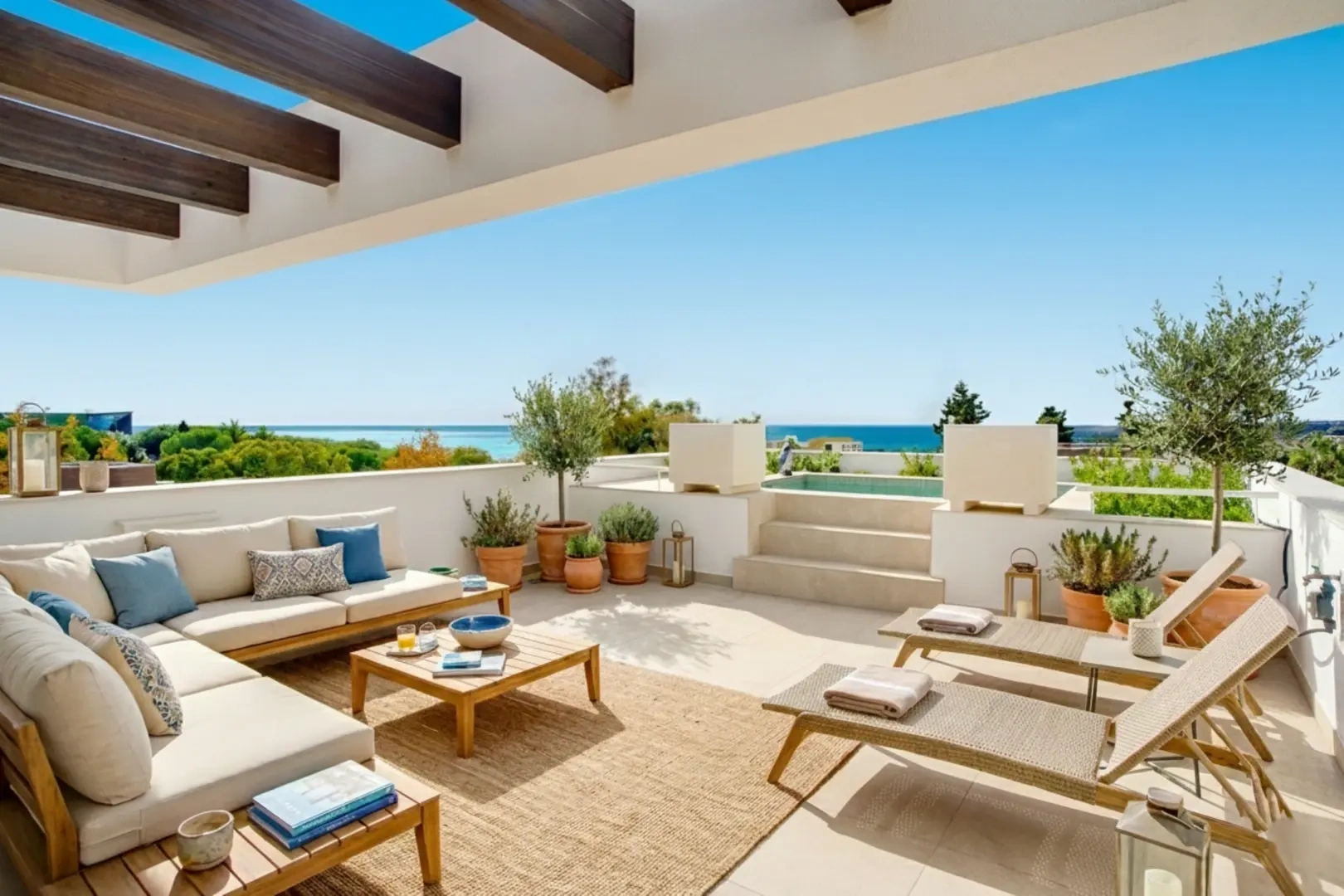 Casa vista al mar con piscina
