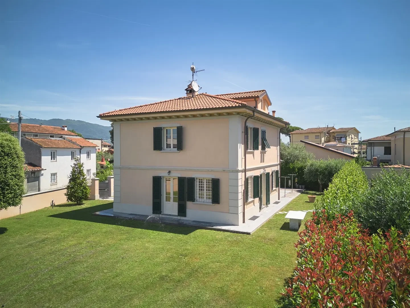 2 - vendita villa lucca toscana italia