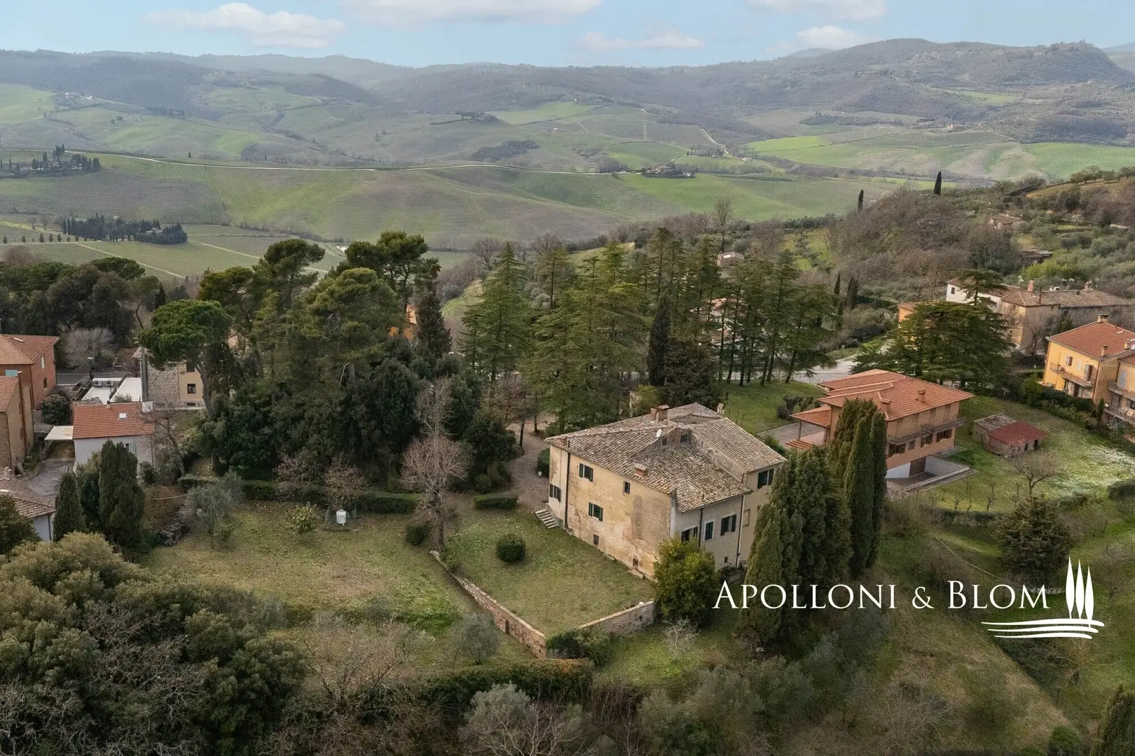 2 - house for sale in montepulciano tuscany italy