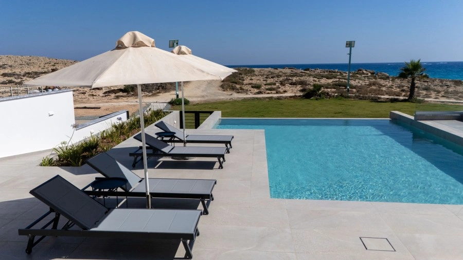 2 - vente villa pieds dans l'eau famagusta famagouste chypre