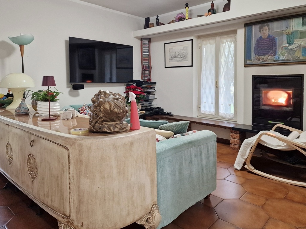 2 - house for sale in massa tuscany italy