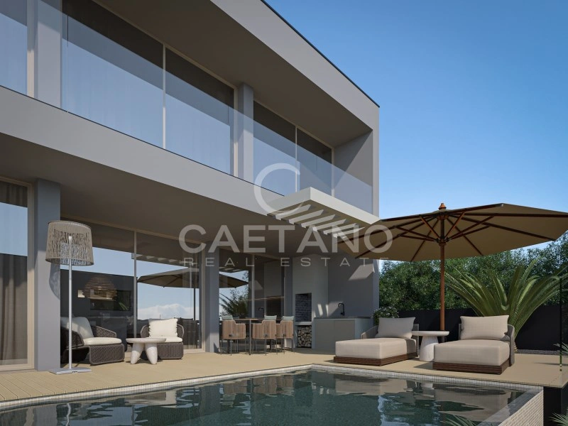 3 bedroom house with swimming pool