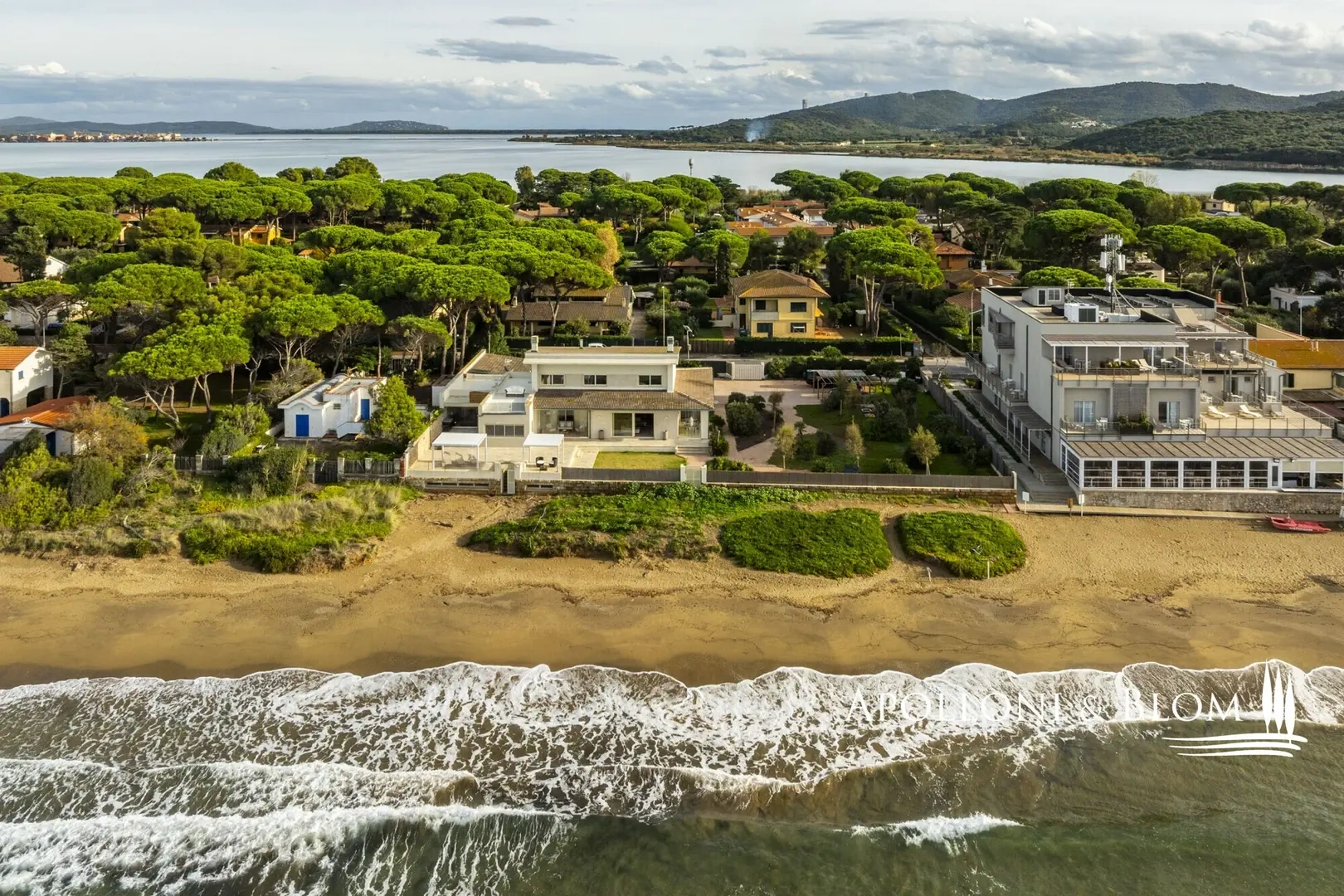 Houses and apartments for sale in Orbetello | Meretdemeures.com, image size:1620x1080