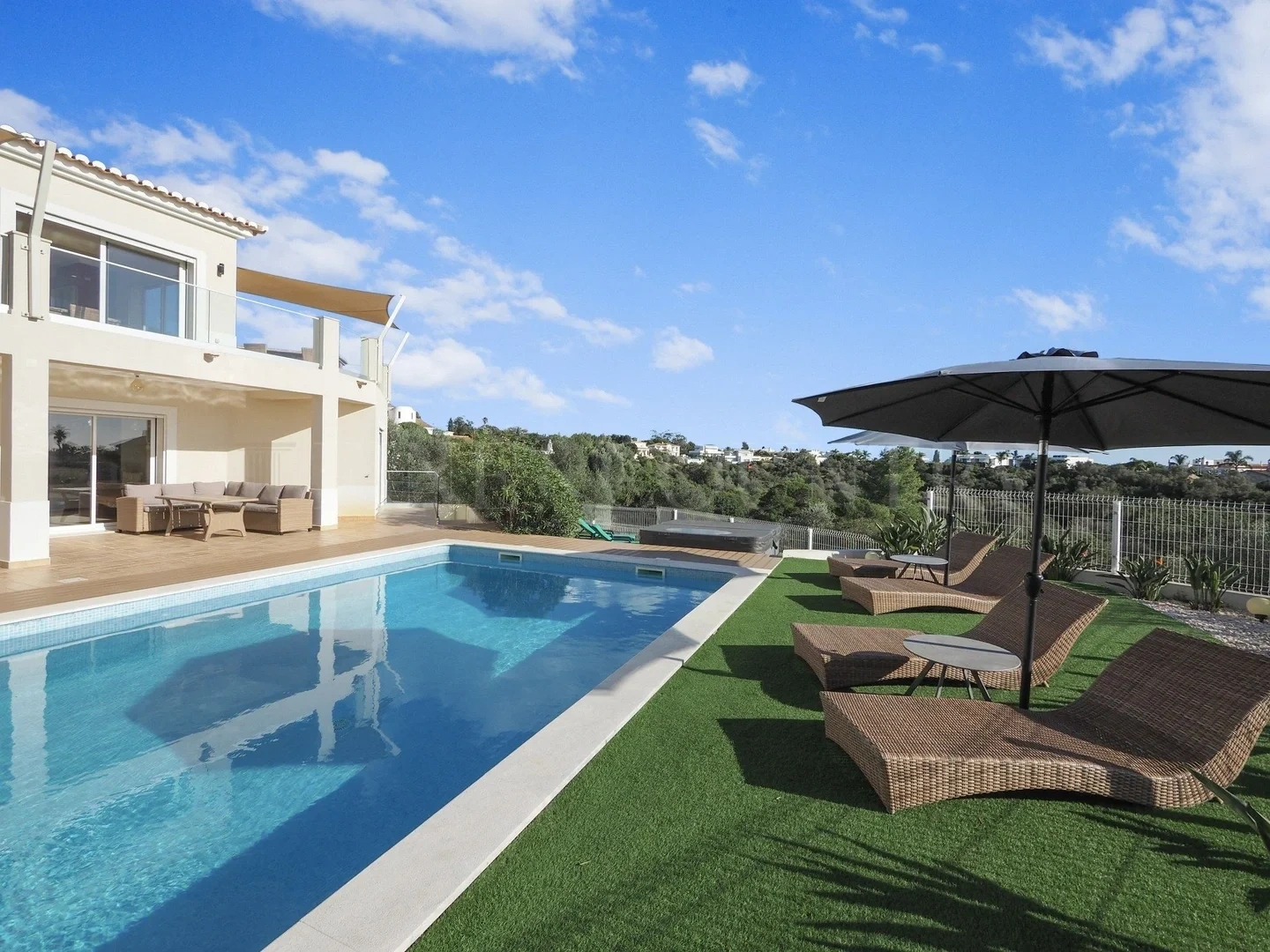 1 - verkoop villa uitzicht op zee carvoeiro algarve portugal