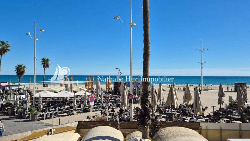 Apartamento vista de mar com terraco