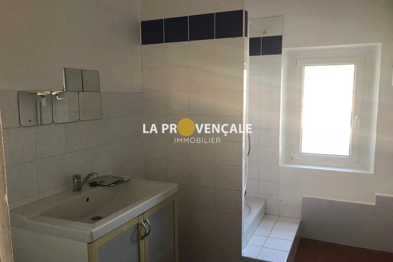 2 - apartment for sale in rousset bouches-du-rhône france