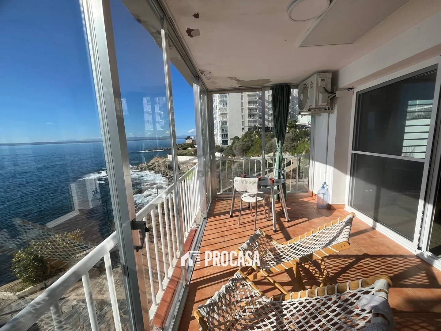 2 - vente appartement pieds dans l'eau roses catalogne espagne