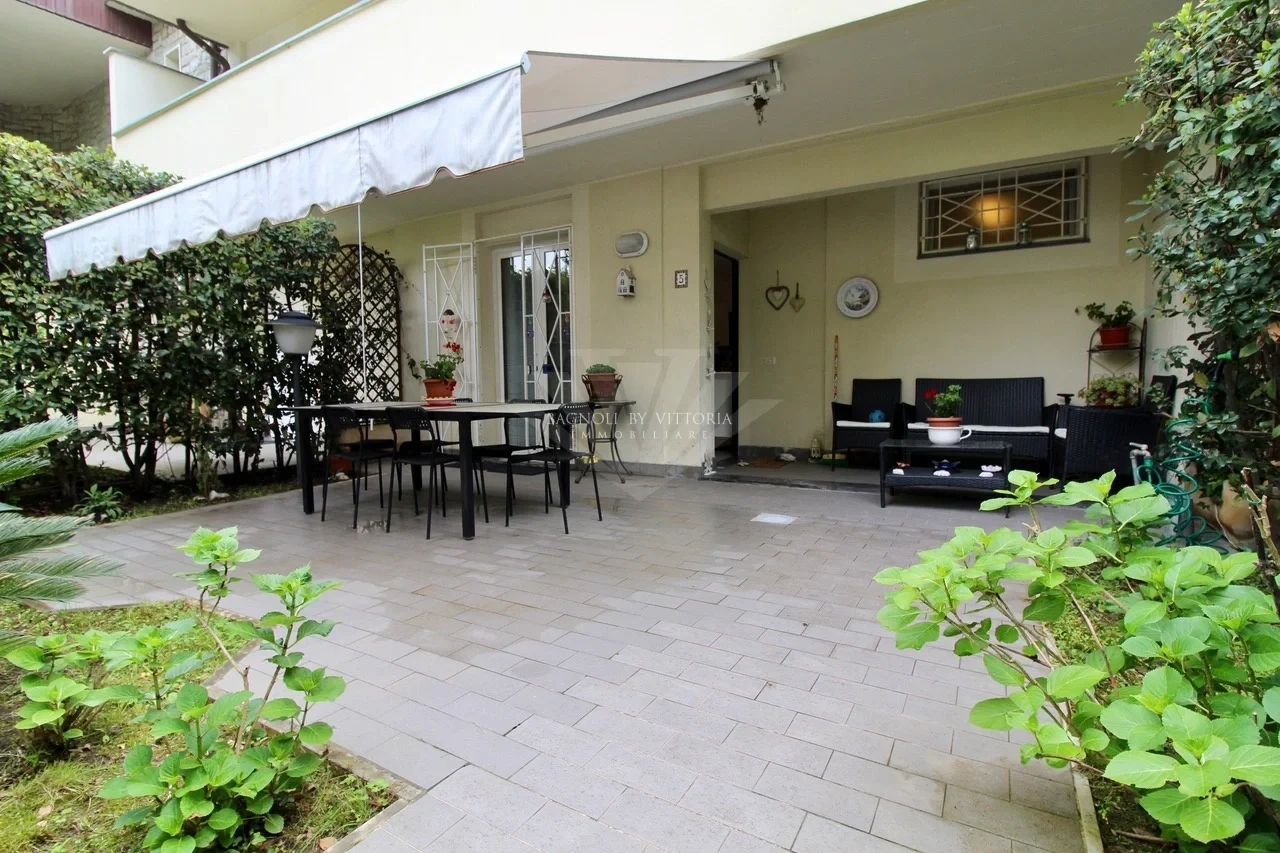 2 - venta edificio pietrasanta toscana italia