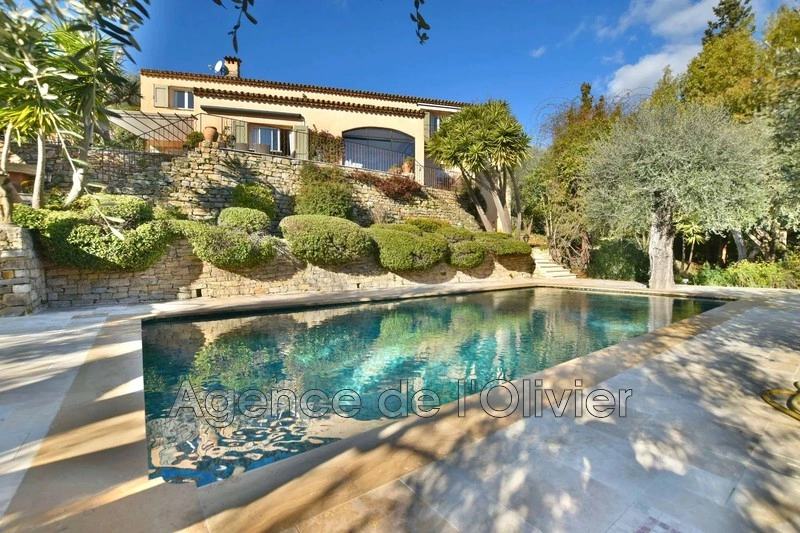 Casa vista al mar con piscina