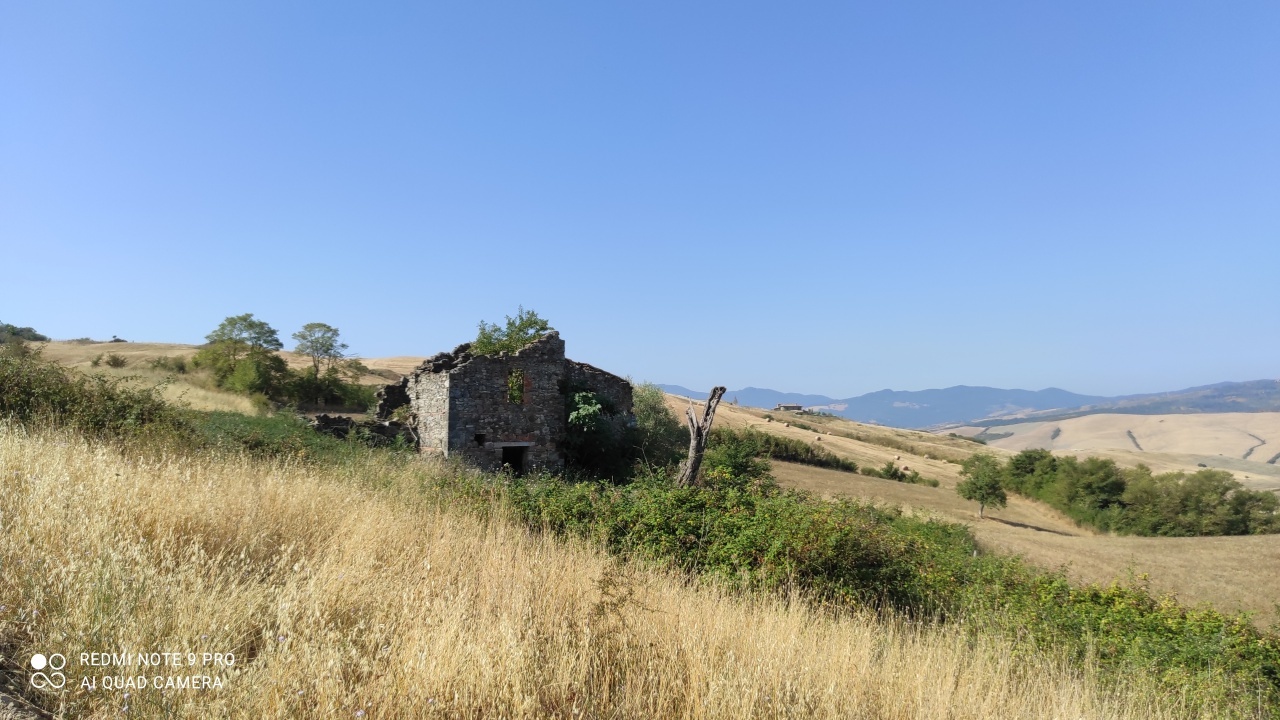 2 - venta propiedad radicofani toscana italia