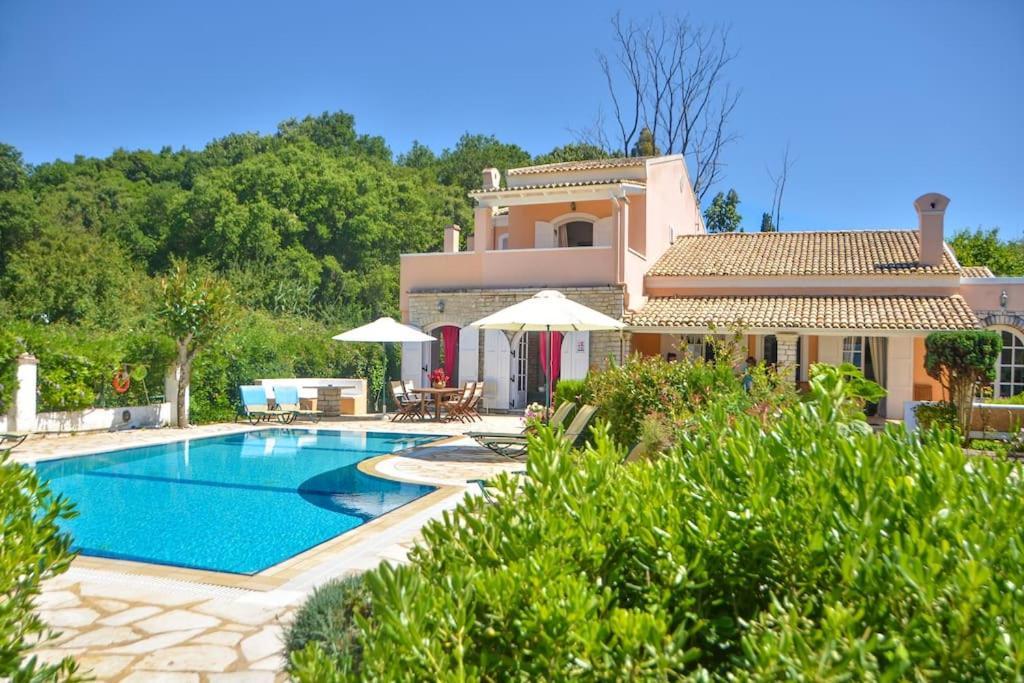 2 - venda casa frente ao mar kassiópi ilhas jónicas grécia