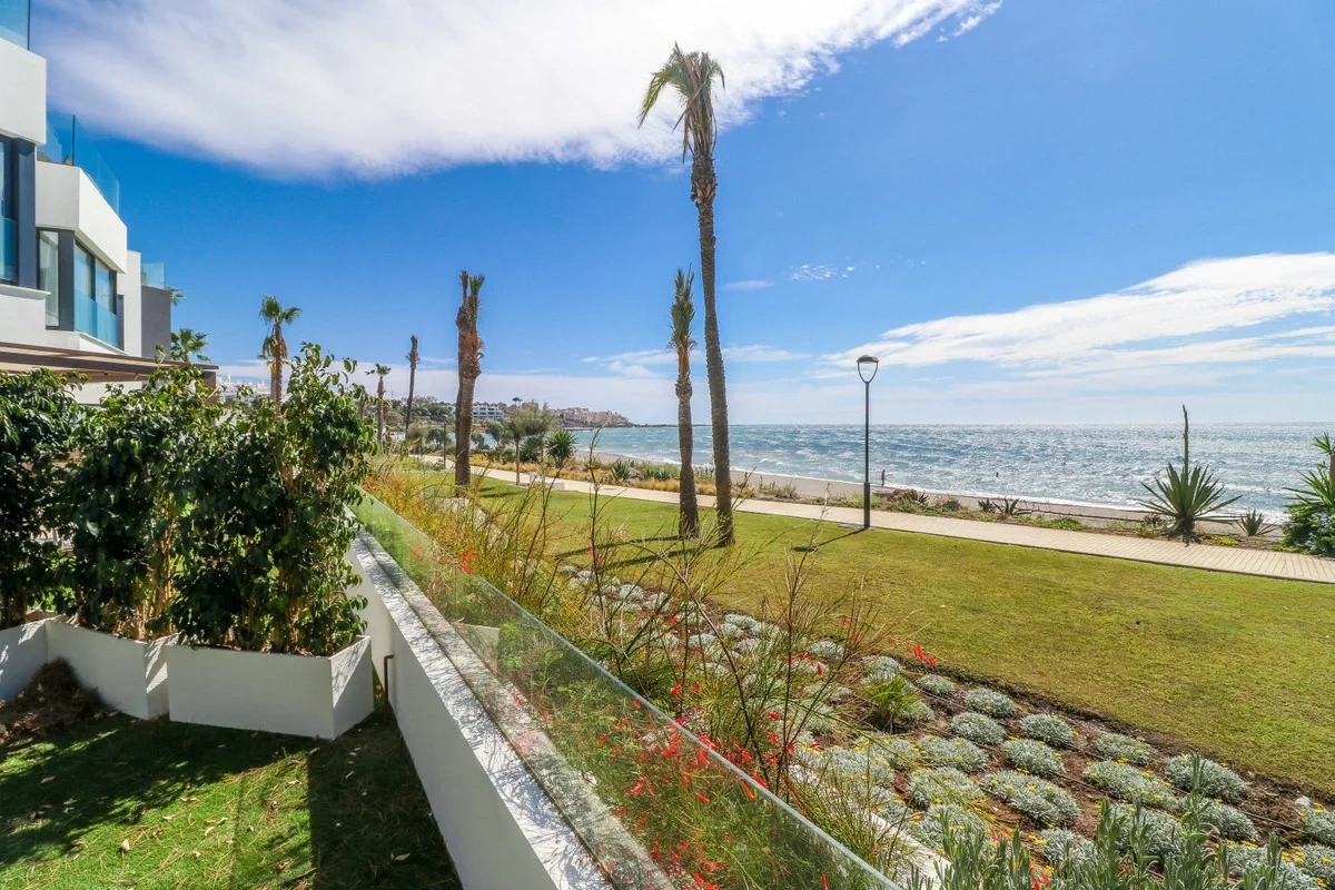 2 - vente maison pieds dans l'eau estepona - costa del sol andalousie espagne