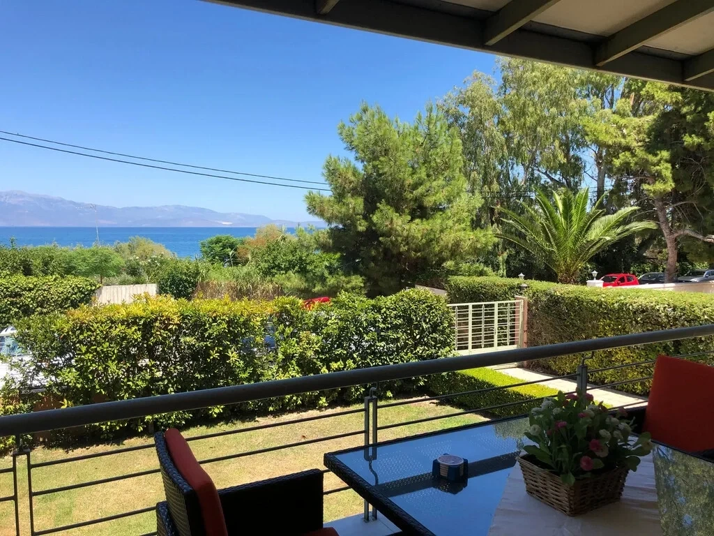 1 - vente appartement pieds dans l'eau melíssi péloponnèse grèce