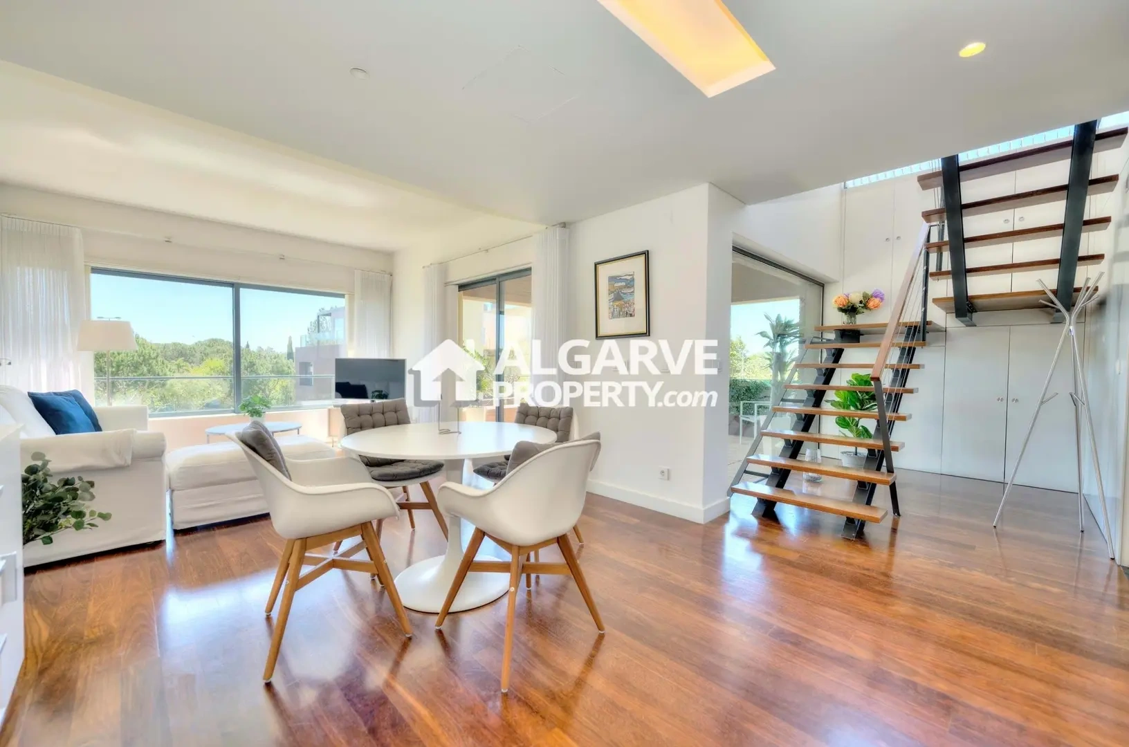 3 bedroom apartment with swimming pool